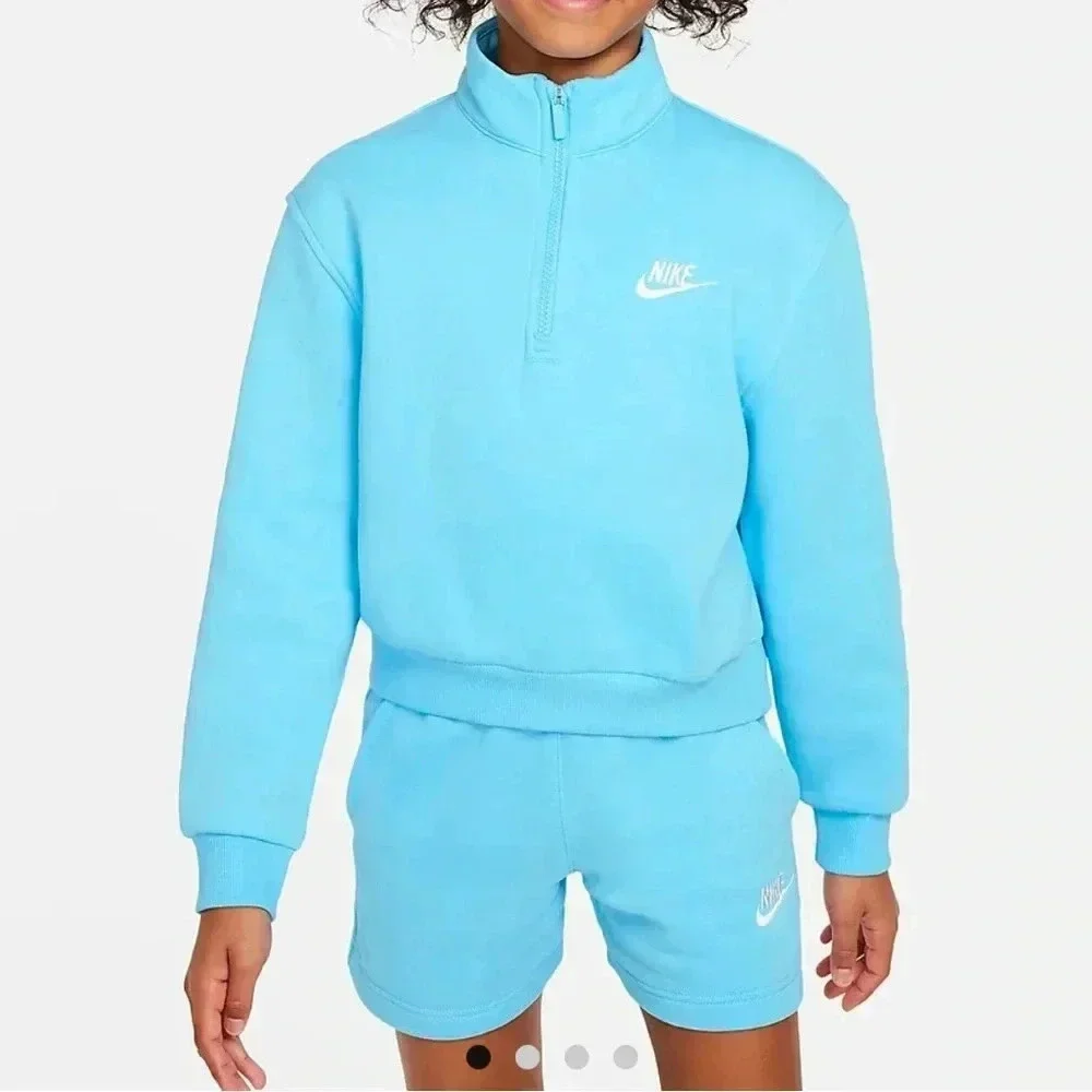 Nike sportswear club
